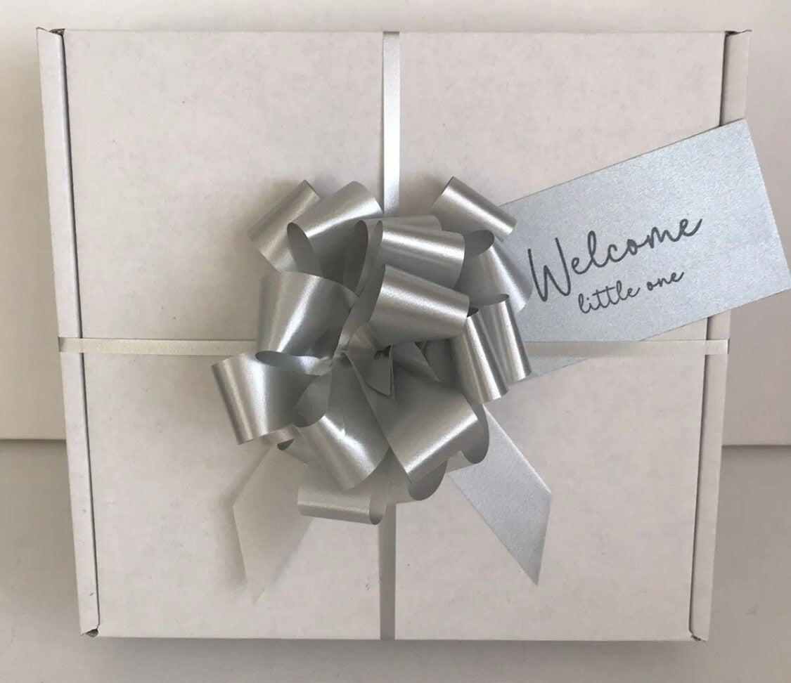 Unisex Baby Gift Hamper: Waffle Blanket, Keepsake Boxes & Knitted Booties