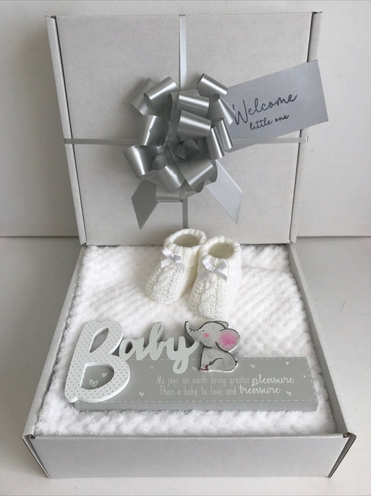 Unisex Baby Gift Hamper: Waffle Blanket, Knitted Booties, Wooden Plaque